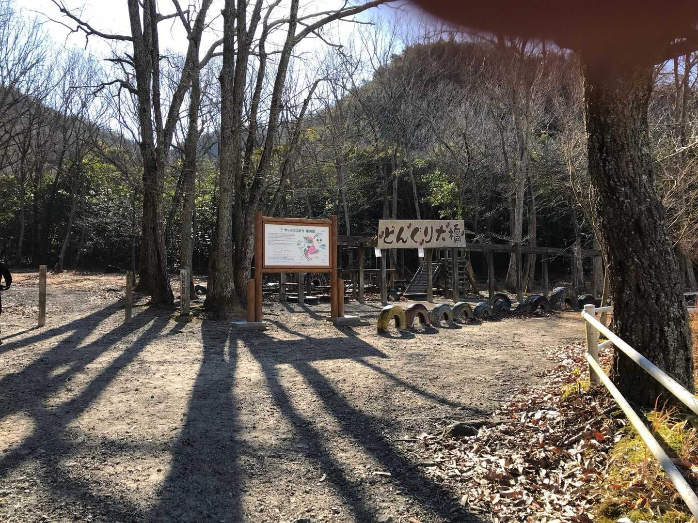 駐車場前の道を上がっていくとヤッホの森
ここにトイレ🚻あります