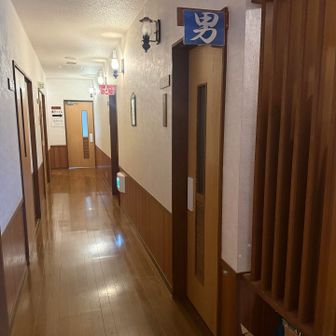 山荘にお風呂あって、シャンプーとボディソープとドライヤーまで 