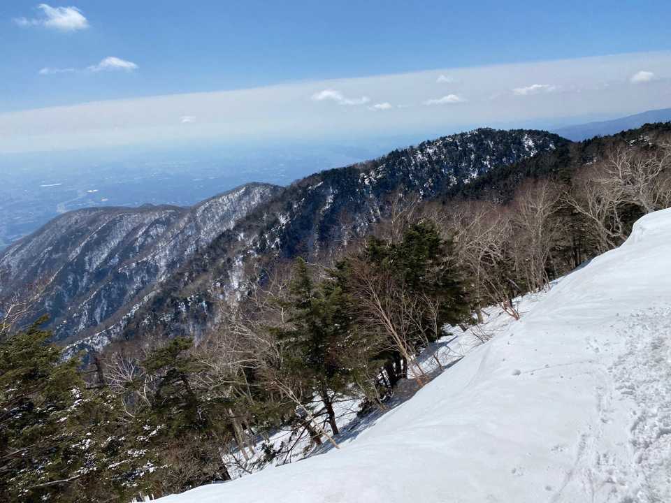 　　あちらの尾根が鴫内山ルートでしょうか？