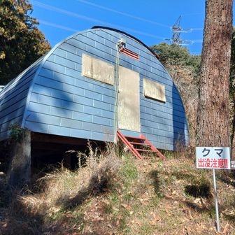 北金井キャンプ場
夏は暑そう
ここから舗装道路
大会では焼きまんじゅうの山をバックにコース監修の鏑木毅さんが声かけてくださいました