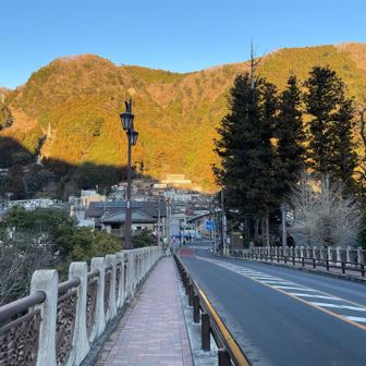 まもなくゴール。向かいの山が夕陽に照らされて、とてもきれい✨