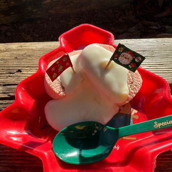 ミニミニクリスマスケーキ🎄
ロールケーキのヨーグルトかけ！
サッパリでおすすめ🎶