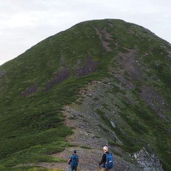 中盛丸山へ登る