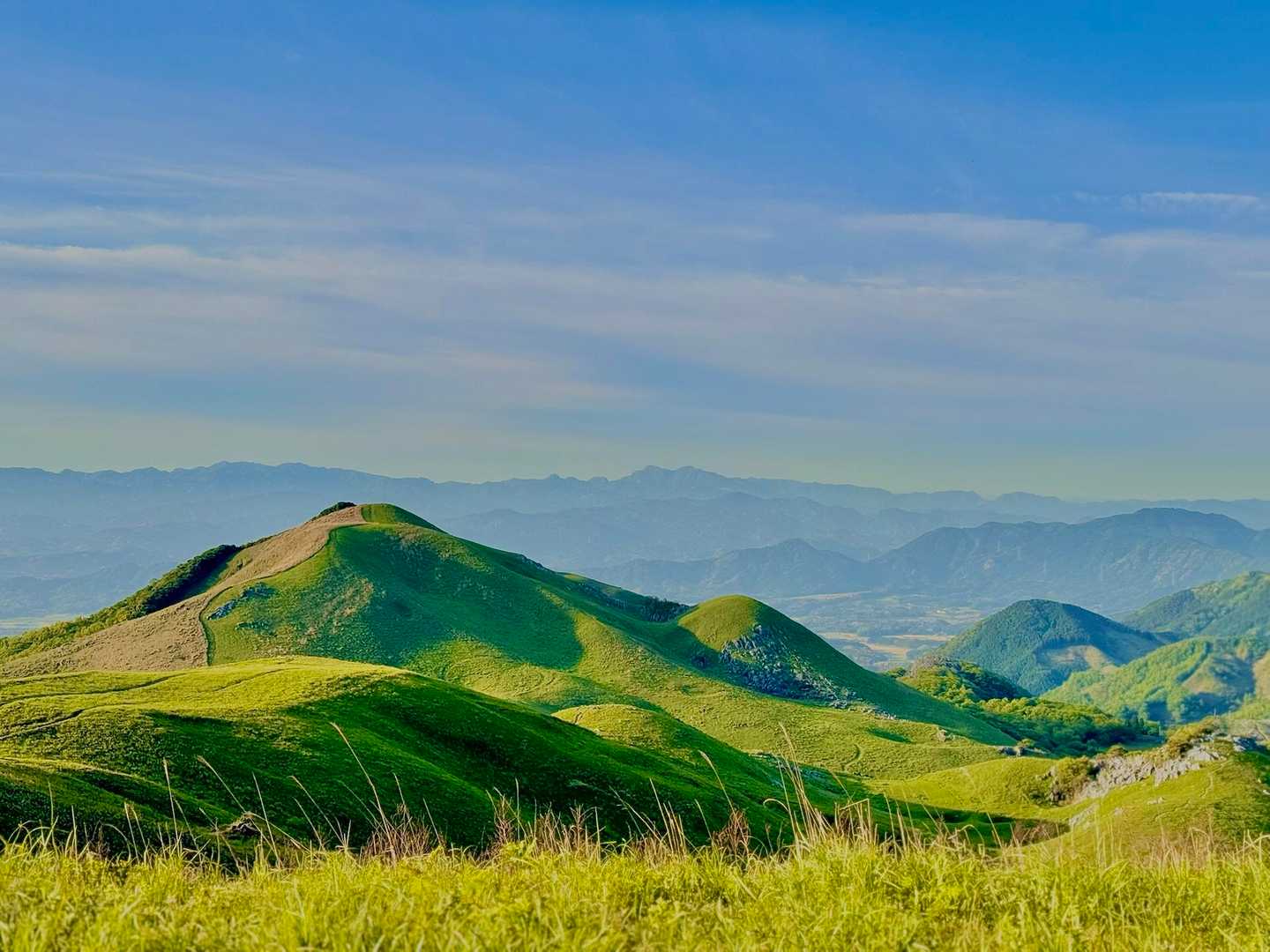 振り返ると目の前に広がる山々⛰️⛰️⛰️