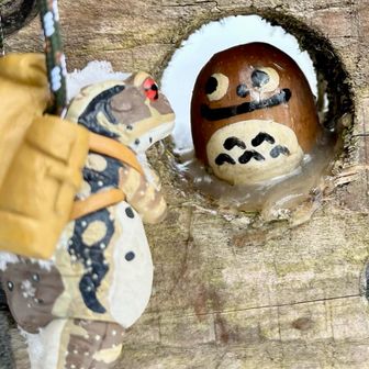 hey！you！どこから登ってきたの？
今日は寒かったでしょ！

🐸コンニチハ、寒いよぉ〜！古処山から登ってきたよ⤴︎これから馬見山まで縦走予定ですたい

雪で歩きにくいから気をつけてhey！
✴︎弊山