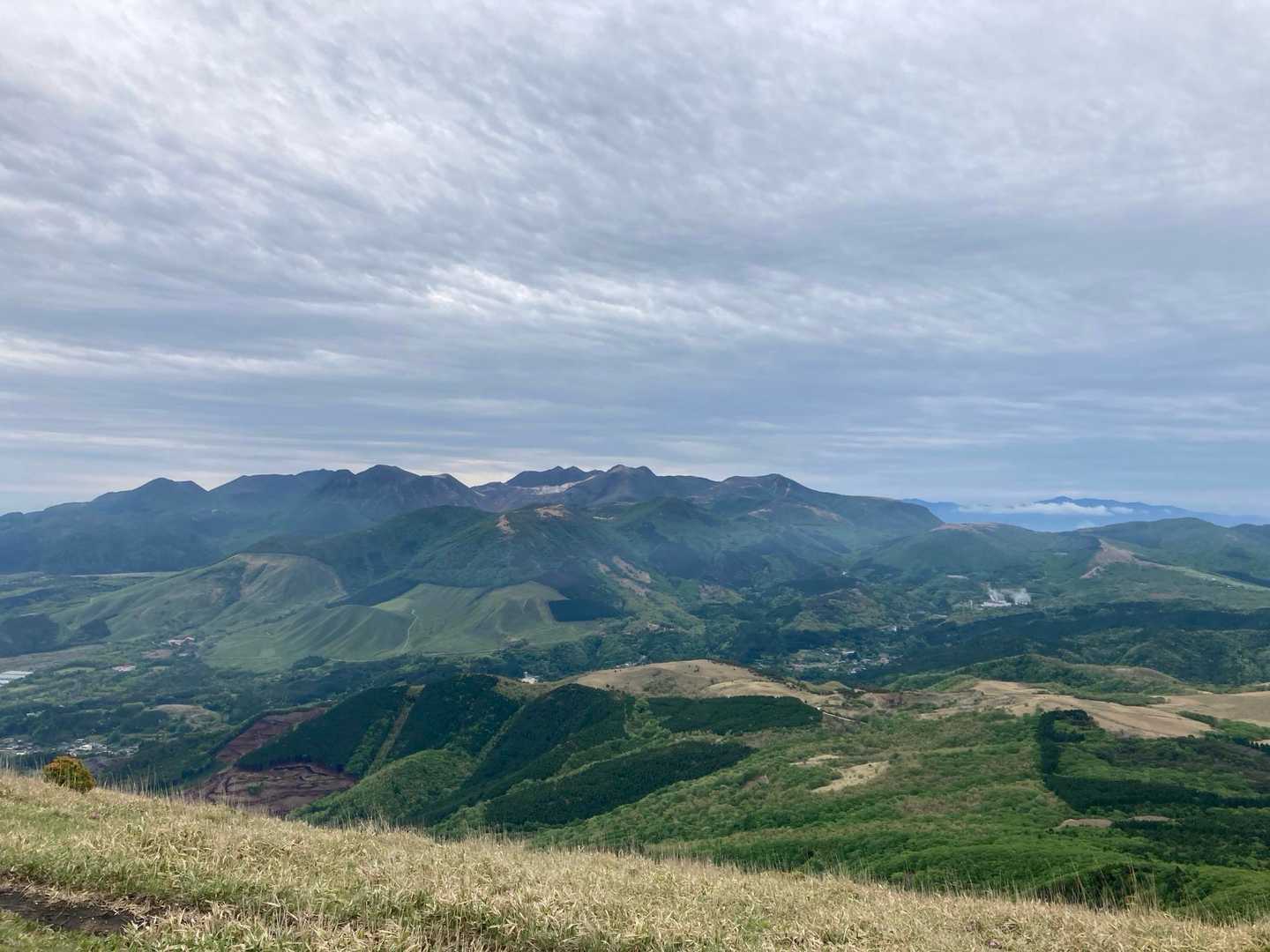 山頂到着🙌
圧倒的な存在感のくじゅう連山
感動🥹