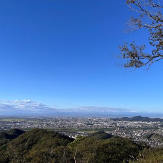 足利日赤。渡瀬川。太田金山。遠くは西上州や秩父のやまなみ。