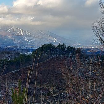 中央が三角森。