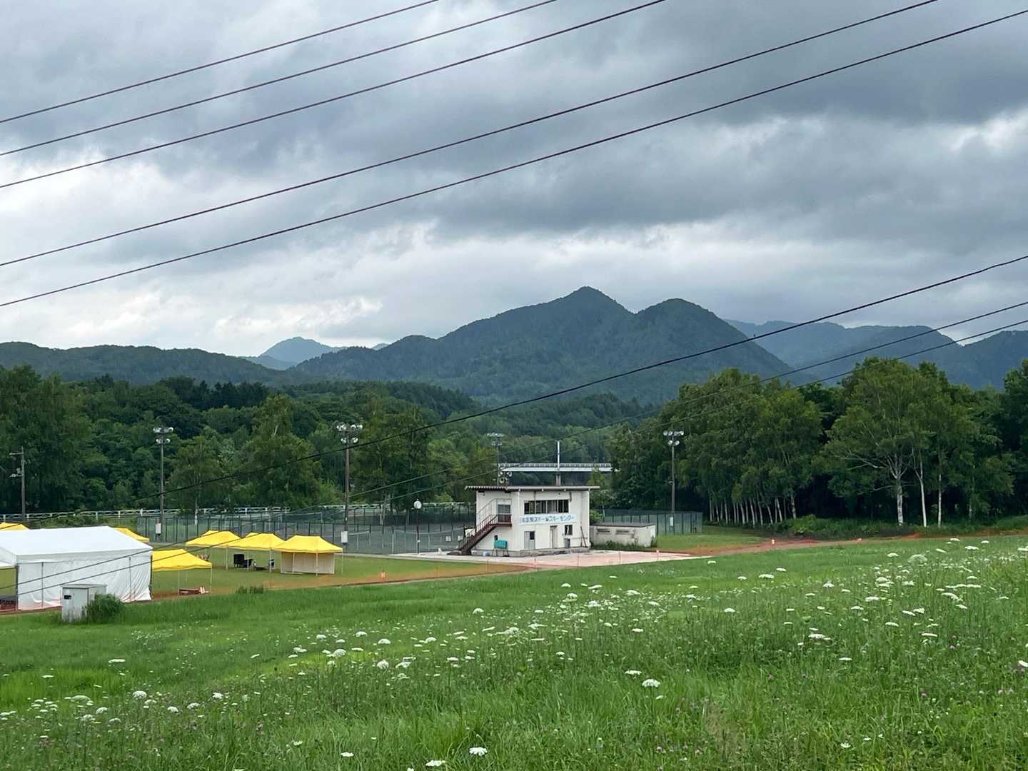 広いスキー場の駐車場に車🚙を停めてスタート
登り始め 山のかたち⛰️が気に入りパシャリ