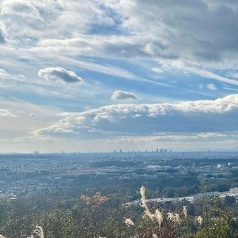 名駅方面
鈴鹿山脈はうっすら