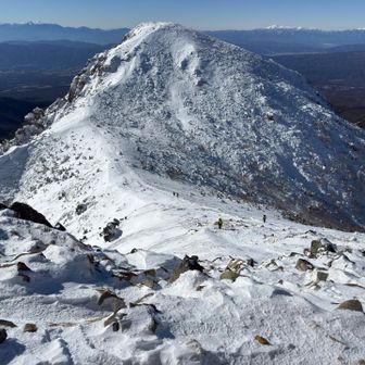 小屋泊のためスタートが遅れた分、人も少なめだった