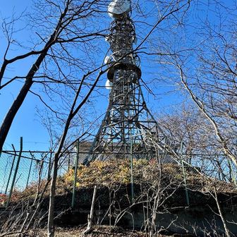 ここにも鉄塔。
雨量観測所のようです。