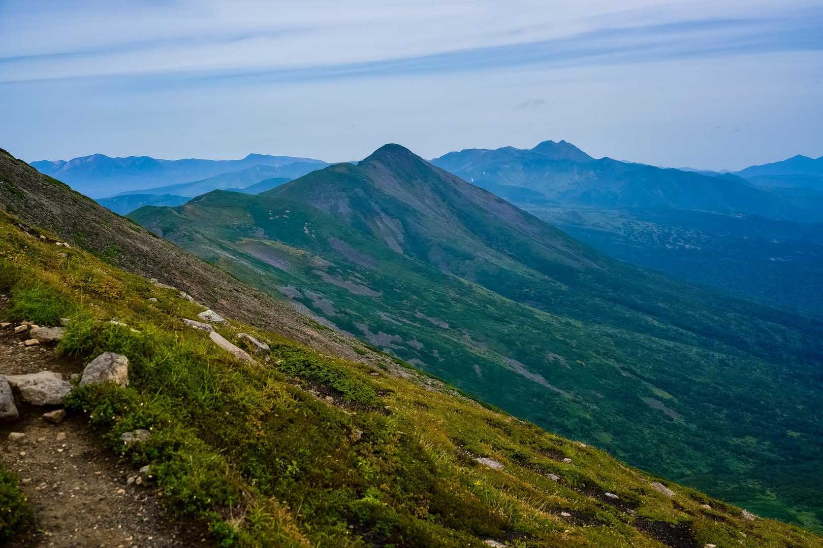 オプタテシケ山とトムラウシ山