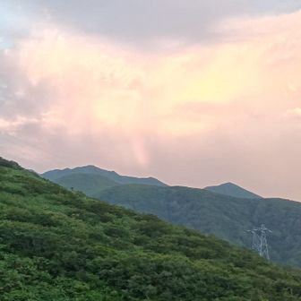 2日目、清水峠白崩避難小屋。
ゴボウ沢左岸の尾根。その奥は大烏帽子〜笠ヶ岳。
(一番手前は馬蹄形に通じる尾根です)