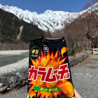 奥穂を見ながらオヤツも食べるか
なにしろ上高地だからな(`･ω･´) ｷﾘｯ