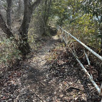 お次は名倉金剛山
十五名山へ至る道にはガードレールがあるんですね〜