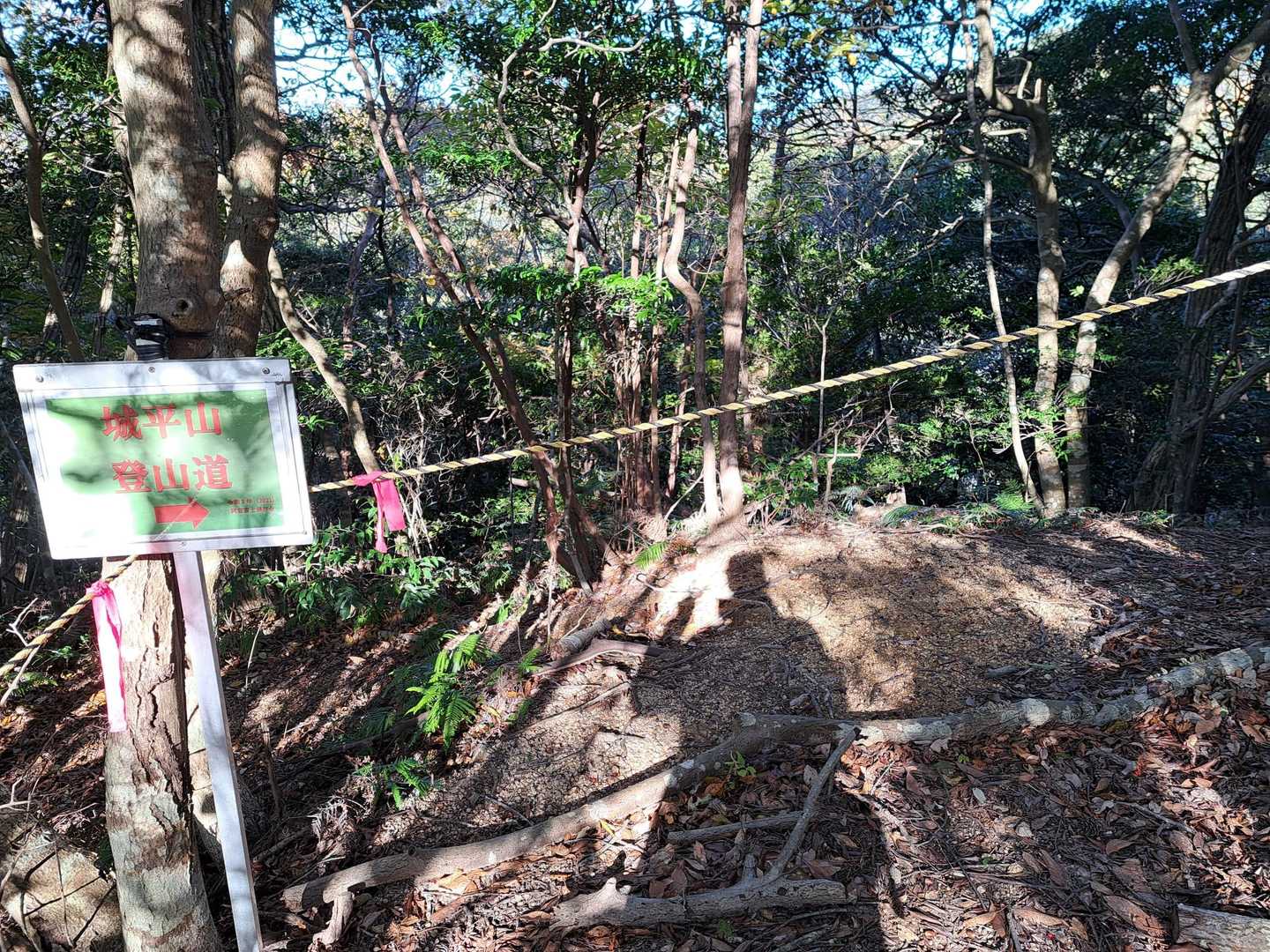 ここもまっすぐ道あります
看板は➡️へ