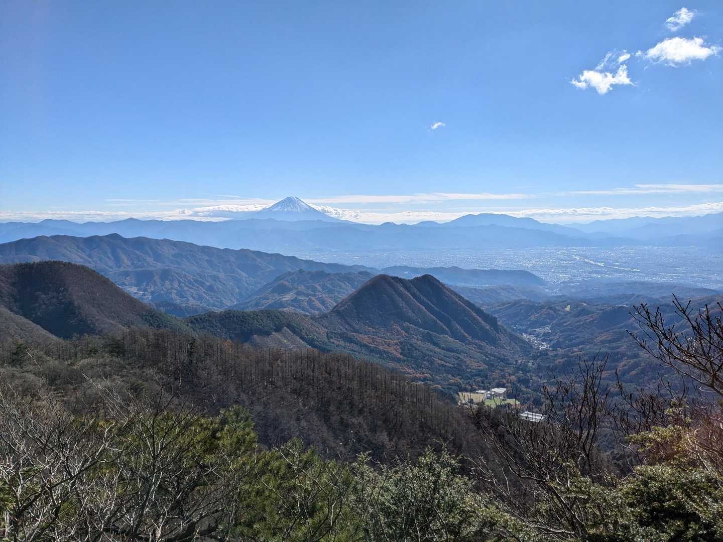 富士山！🗻
目の前の山は太刀岡山です