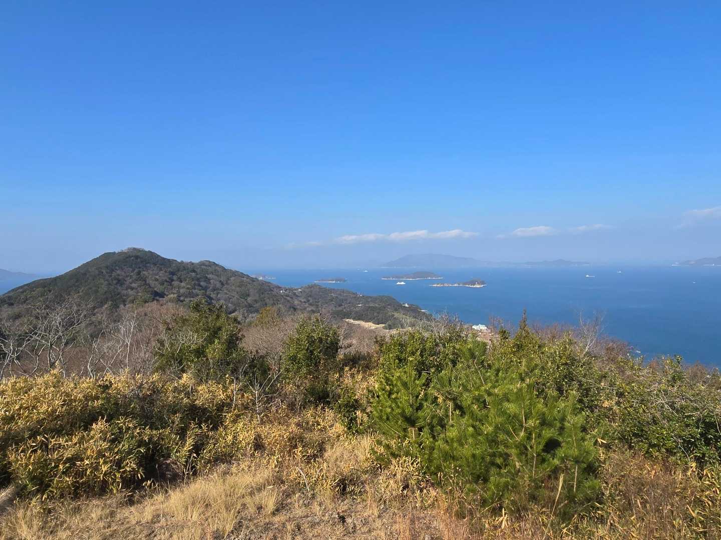 左は、さっき登った遠見山