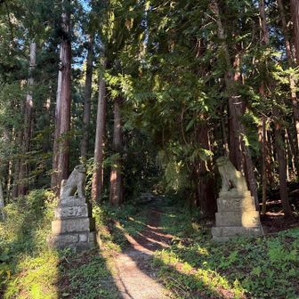 狛犬さんに見送られて、岩木山にGO