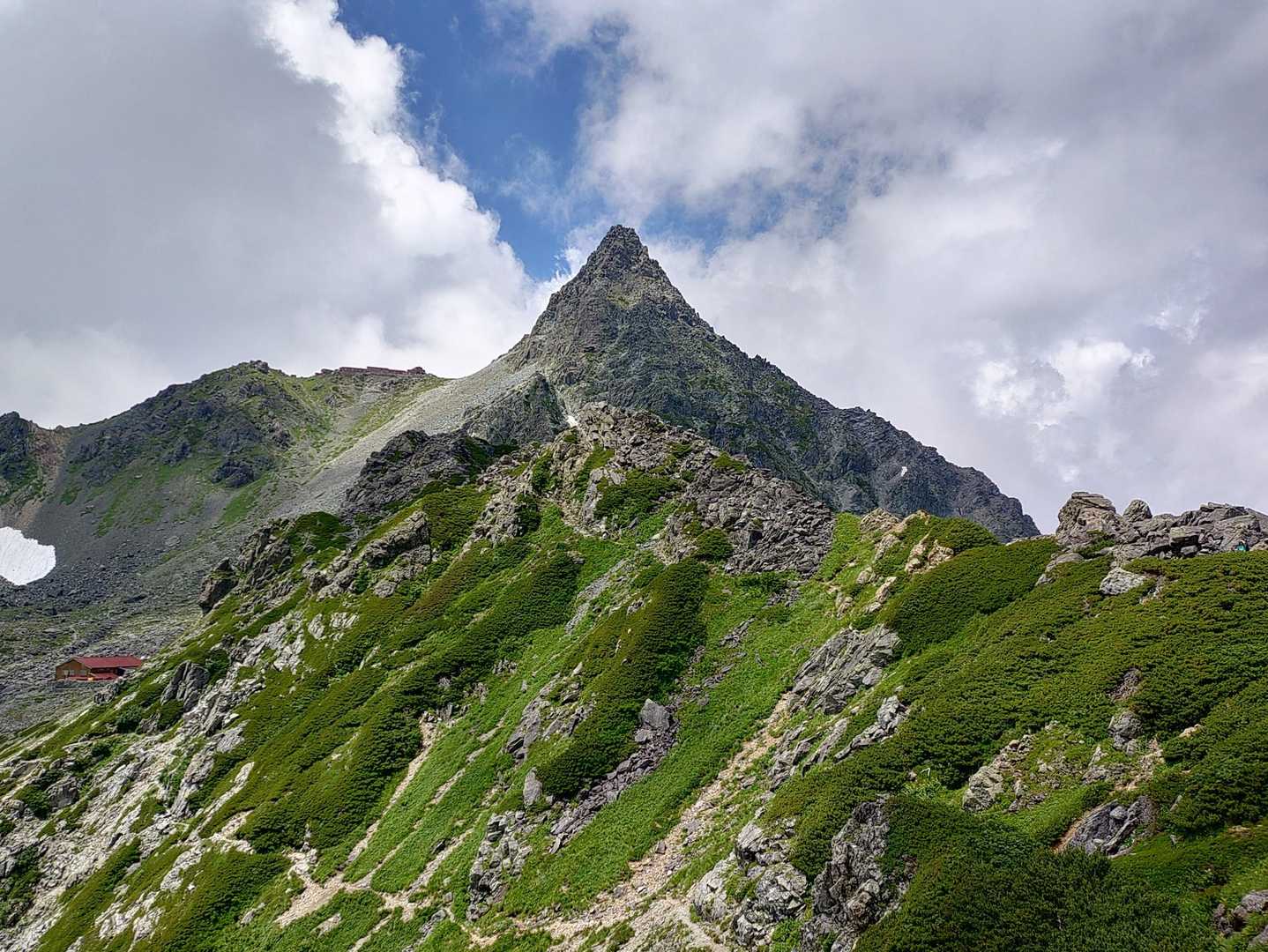 ヒュッテ大槍からの槍ヶ岳もかっこいいです⛰️