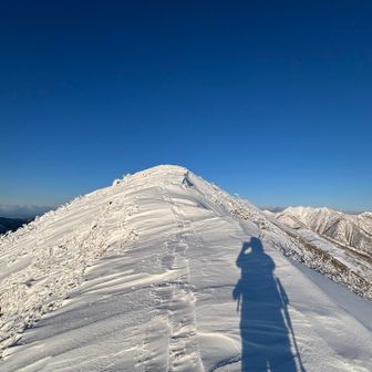 西峰へ
トレースがありました😊