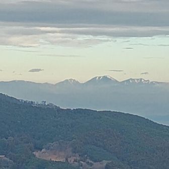 ここからも日光ファミリー😍
母、父、子が均等に並ぶ構図はこの角度だけかも✨
今年はこの三山を完登した年だったので感慨深い！