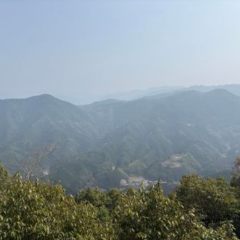 ちょっと開けた場所から東側、九州山地の眺望