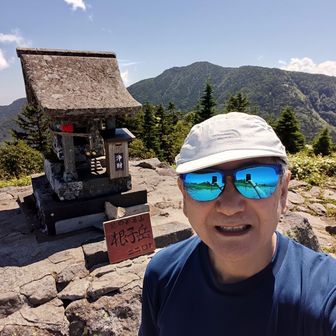 花の百名山根子岳頂上!