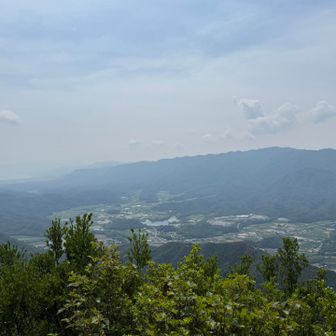 少し霞んでるけど

景色サイコー⛰️
