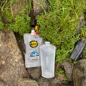 明日下山に備えて水を多めに(6リットル)確保します。
