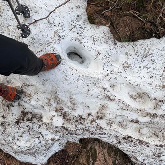 雪が出てきたので、チェーンスパイク装着。