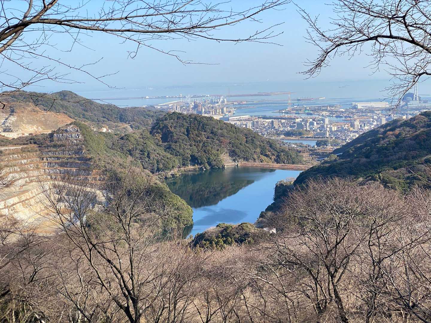 初登りはホームの高城山へ