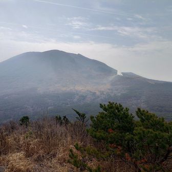 韓国岳方面を見る。