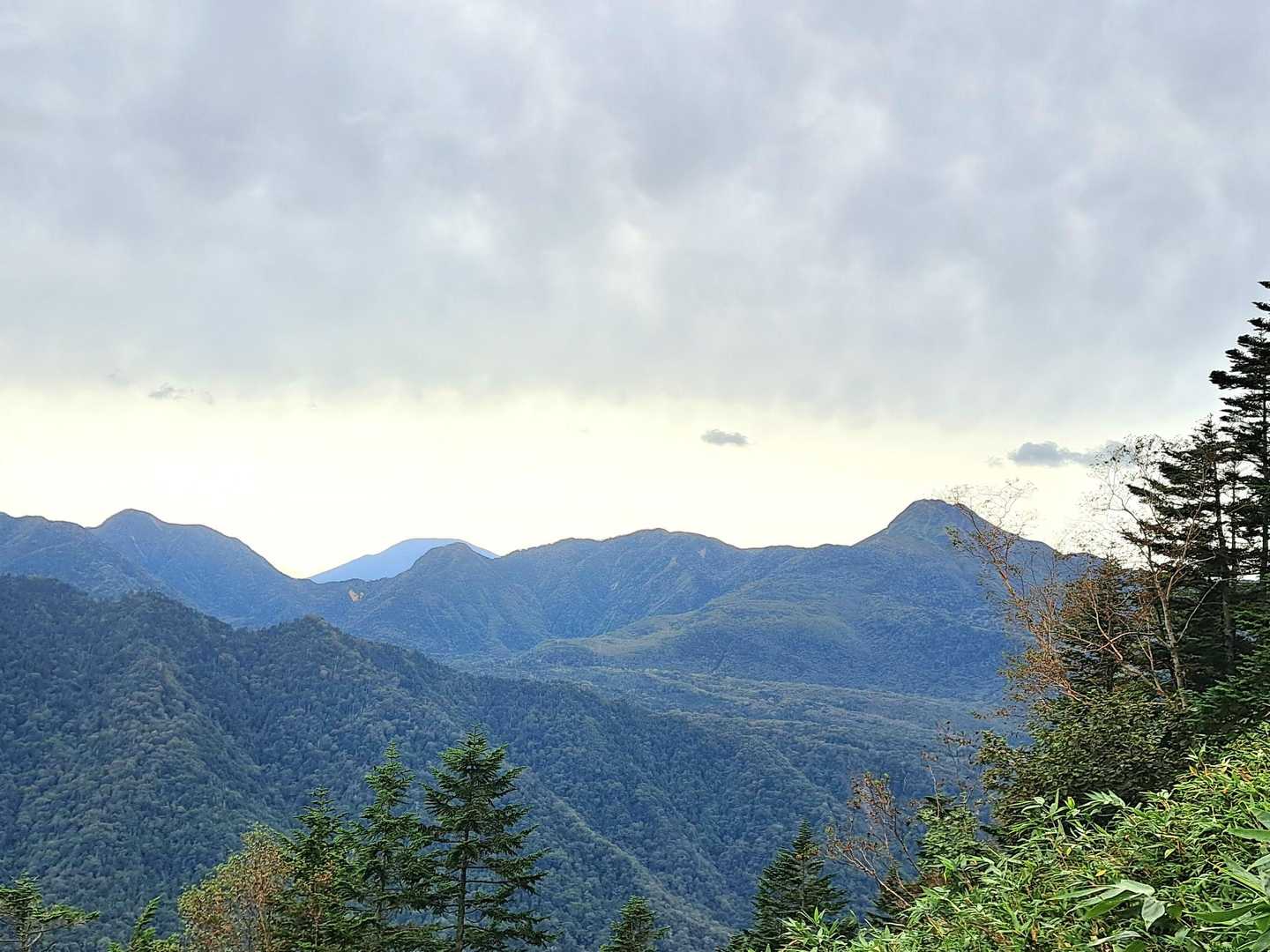 金精峠方面　
温泉ヶ岳　金精山　
五色山　日光白根山