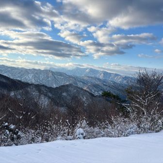 僧ヶ岳方面
剱岳と毛勝山は雲に隠れてます。