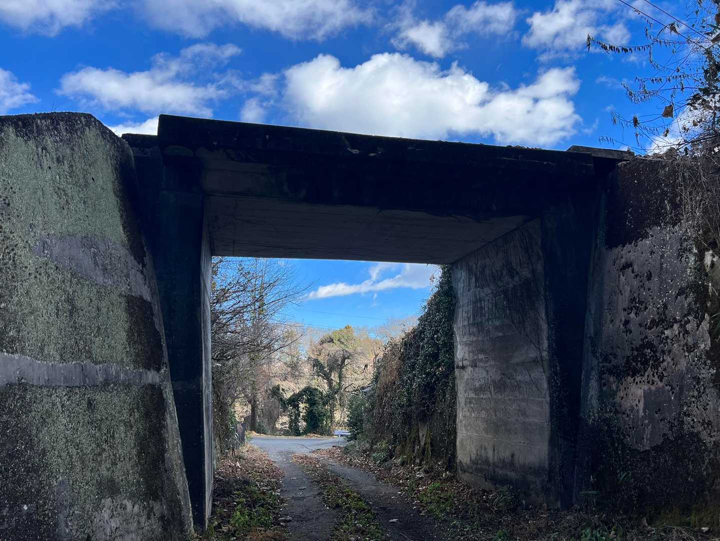 線路を潜る♪