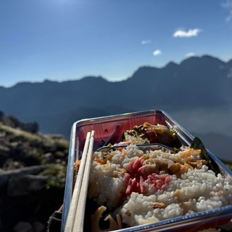 小屋でいただいたお弁当
酢飯が美味しかったです