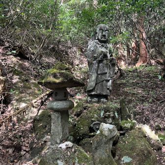 エスケープして下りてきたら弘法大師像の後ろに出ました