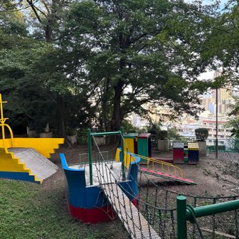 可愛い遊具の公園。