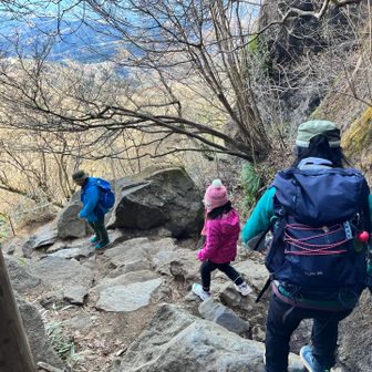 娘「お兄ちゃん、速いぃ❗️」
先頭でペースを上げる息子に抗議する娘😓