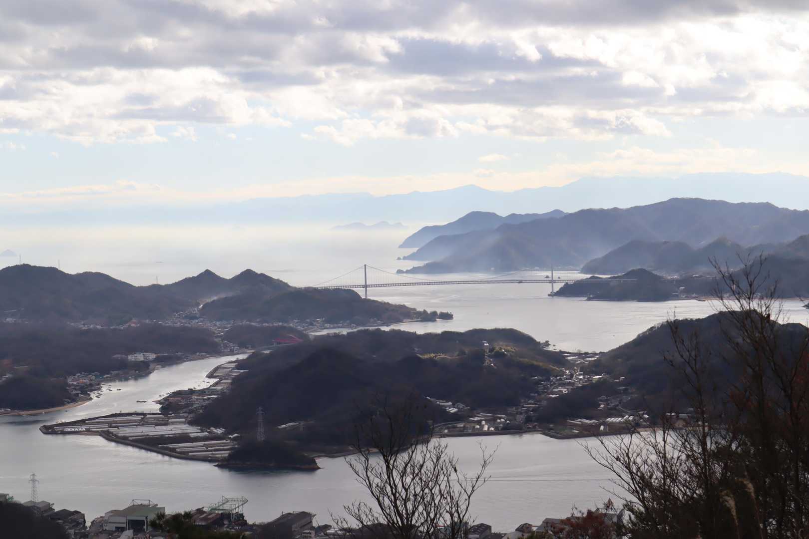 途中の景色。瀬戸内海は最高！✨
だんだん雲が濃くなってきて風も更に暴風に🌀なってきました🌪️
