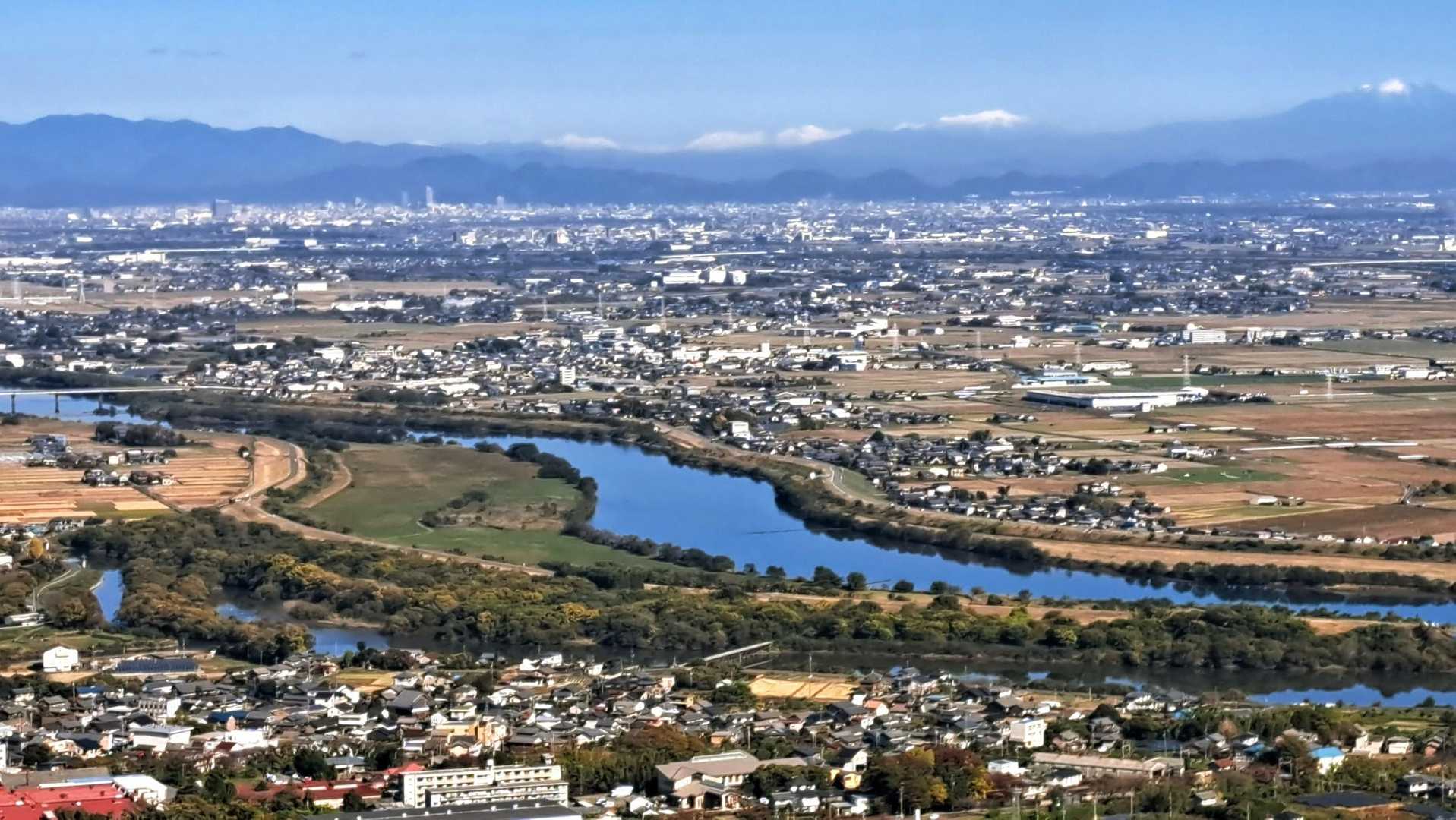 真っ白な 御嶽山と 乗鞍岳