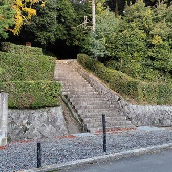 北嵯峨4座トレイルの登山口、嵯峨天皇御廟入り口。