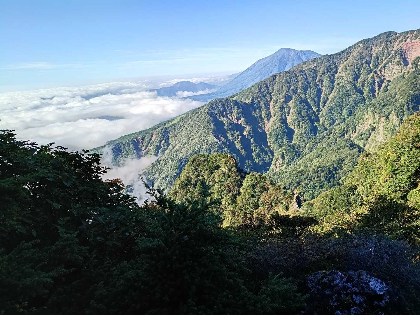 男体山と女峰山