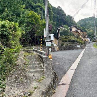 左の階段、大文字の右下の火床への登山口