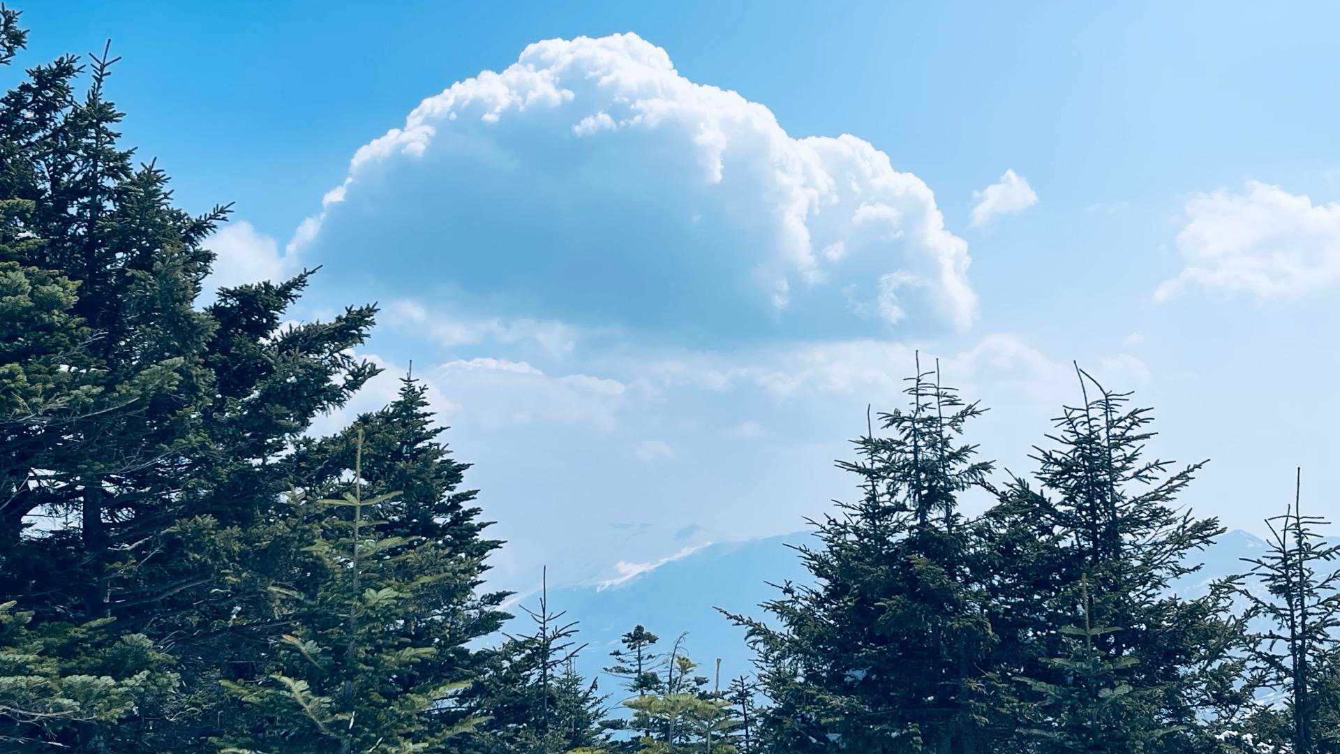 浅間山上空には大きな雲