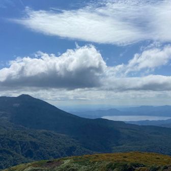 山頂から田沢湖と秋駒