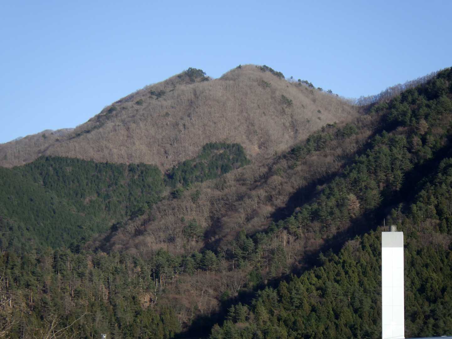 振り返ると倉見山が
