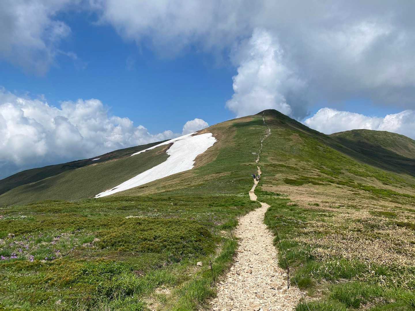 平標山を振り返って
少し雪が残っています
